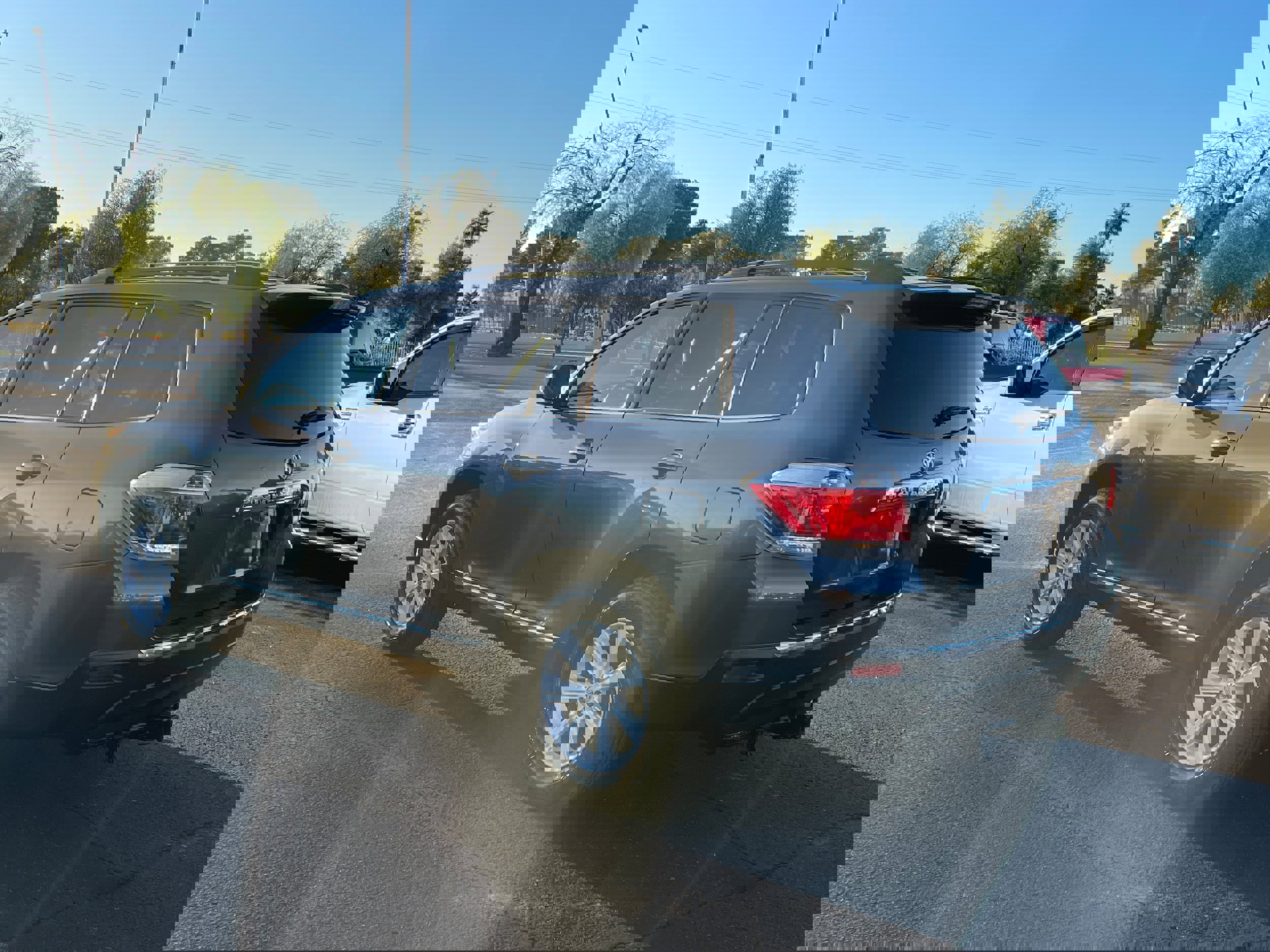 Used 2013 Toyota Highlander SE image 3