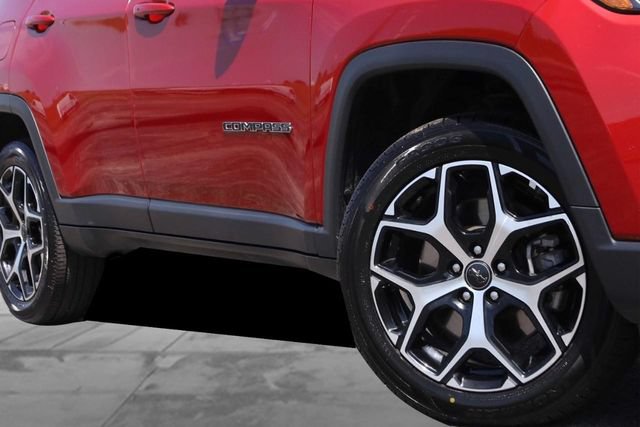 Used 2025 Jeep Compass Limited AWD/4WD image 3