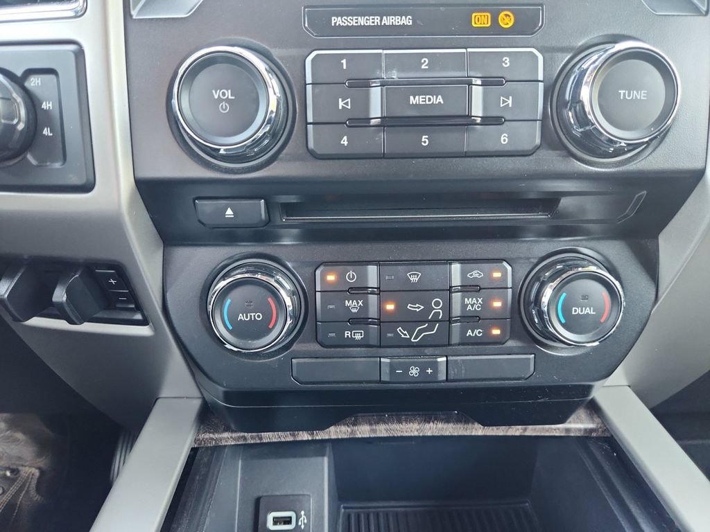 Used 2017 Ford F250 Lariat w/ Chrome Package AWD/4WD image 17