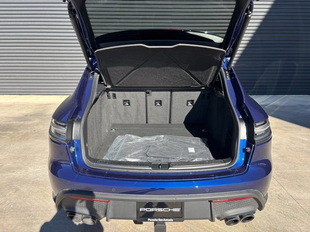 Used 2025 Porsche Macan AWD/4WD image 26