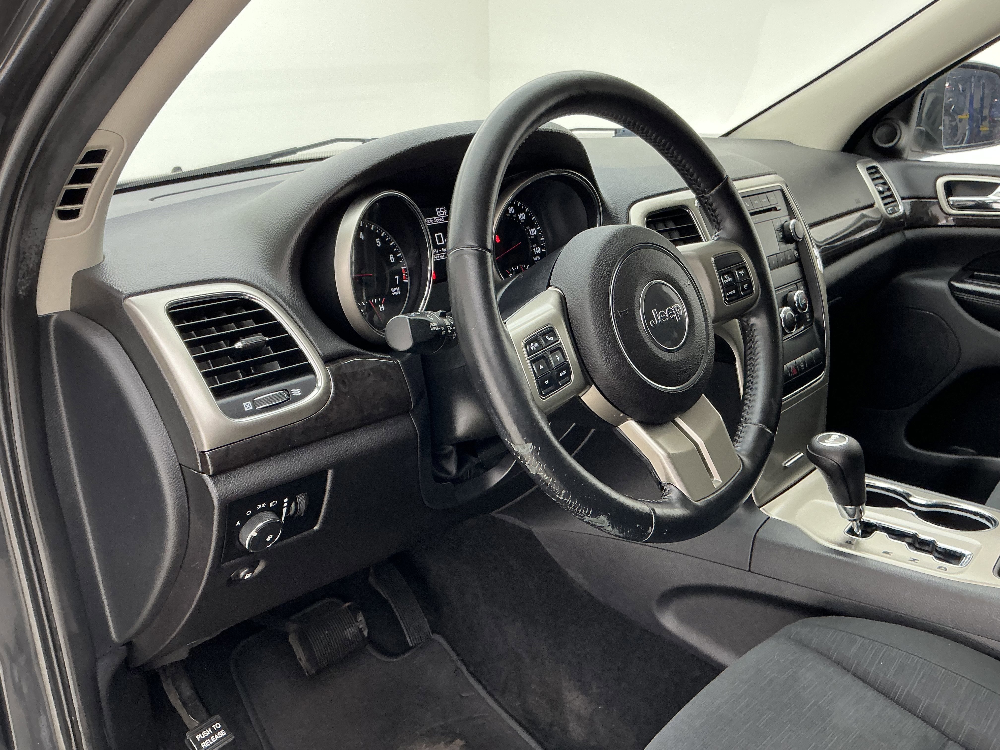 Used 2011 Jeep Grand Cherokee Laredo w/ Security & Convenience Group image 12