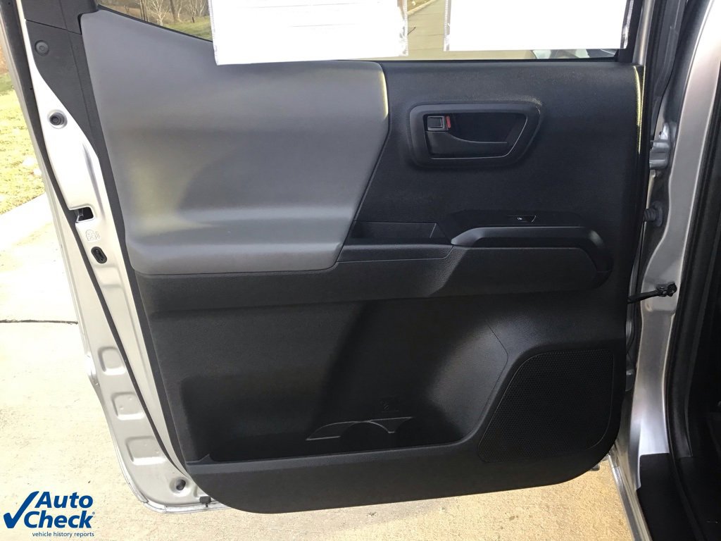 Used 2022 Toyota Tacoma SR image 11