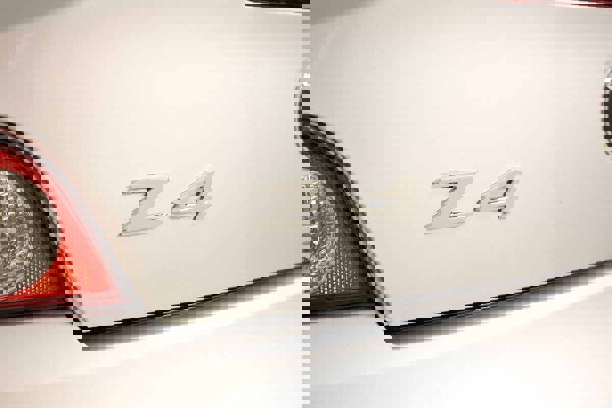 Used 2004 BMW Z4 2.5i image 12