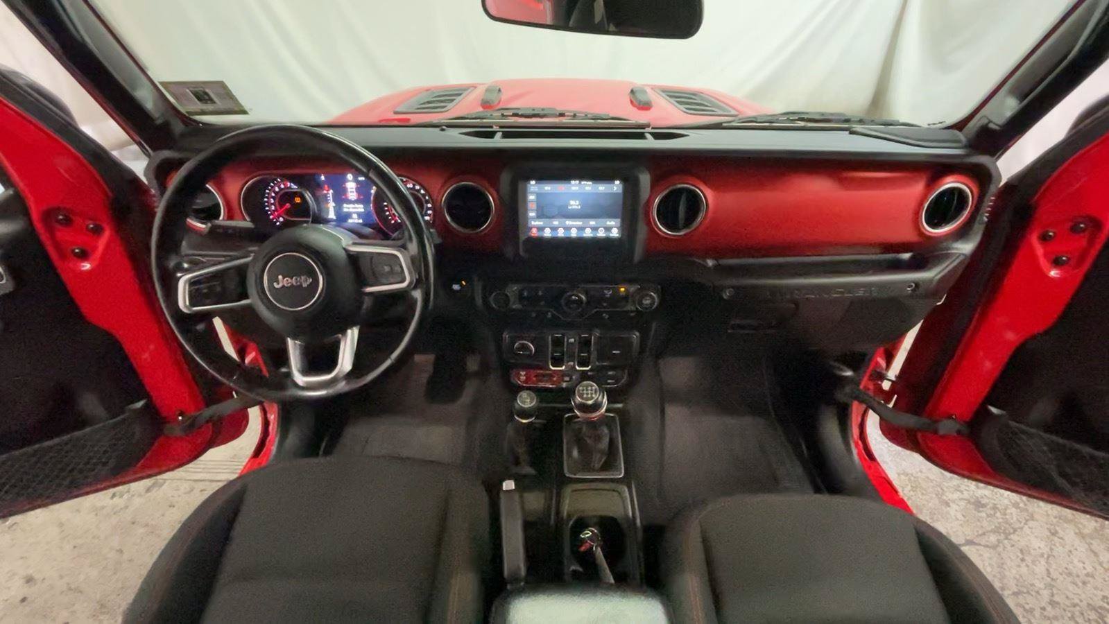 Used 2019 Jeep Wrangler Unlimited Rubicon w/ Dual Top Group AWD/4WD image 26