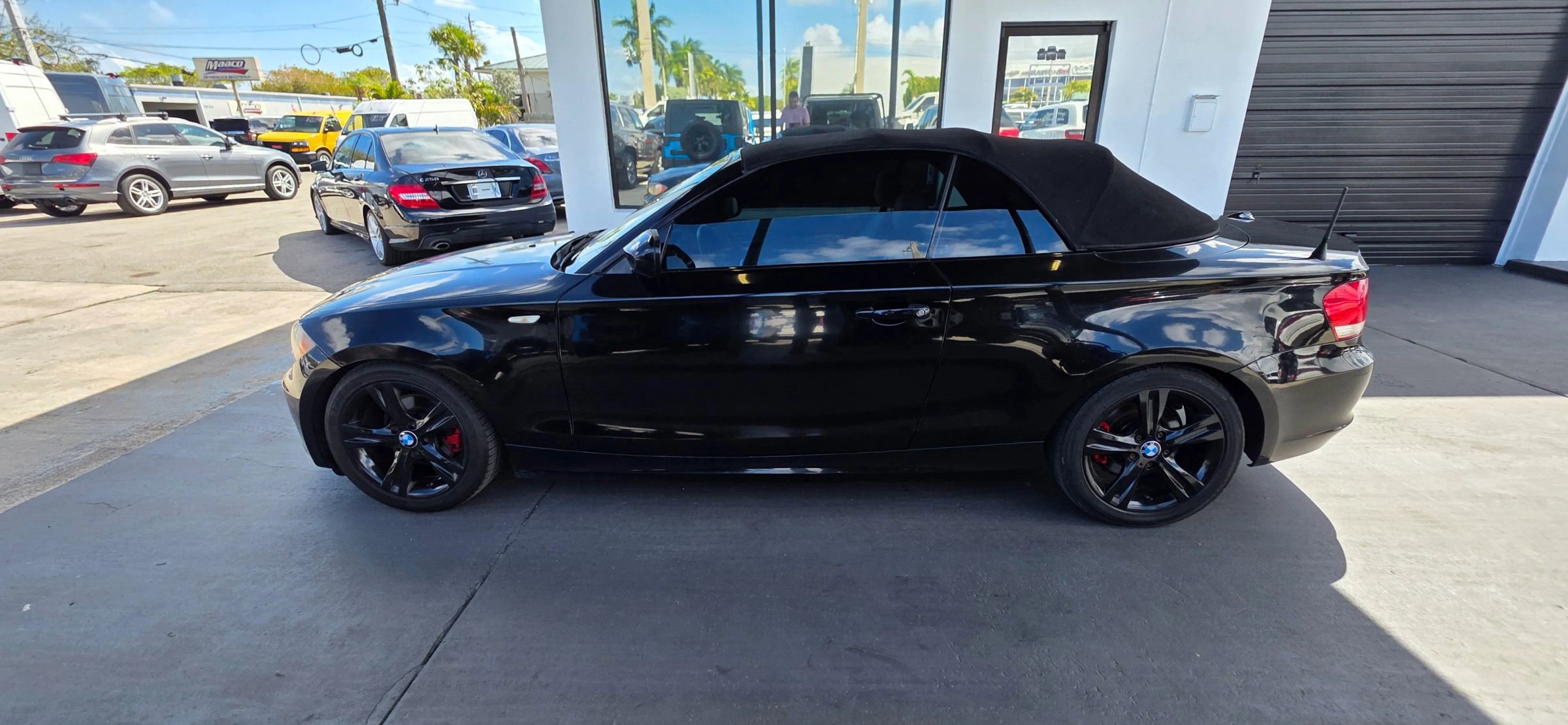 Used 2011 BMW 128i Convertible image 5