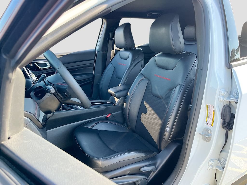 Used 2025 Jeep Compass Trailhawk AWD/4WD image 19