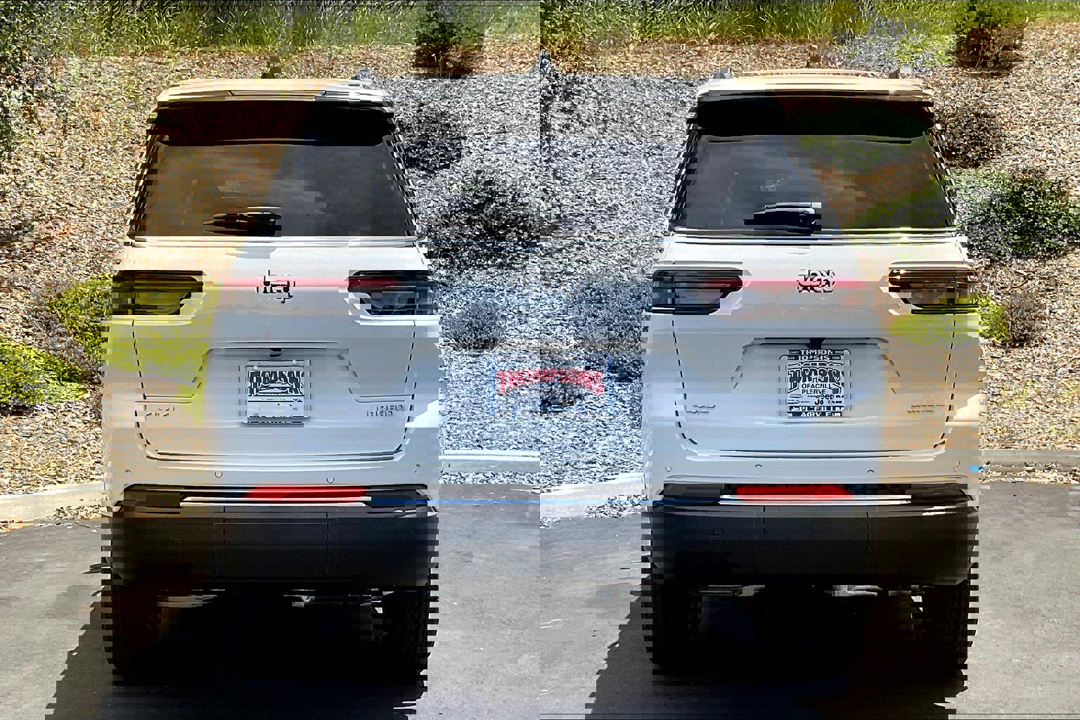 New 2025 Jeep Grand Cherokee L Laredo w/ Luxury Tech Group I image 3