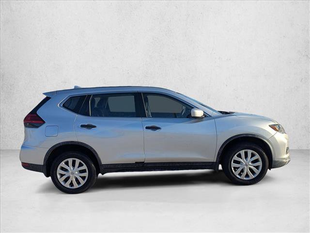 Used 2017 Nissan Rogue S image 2