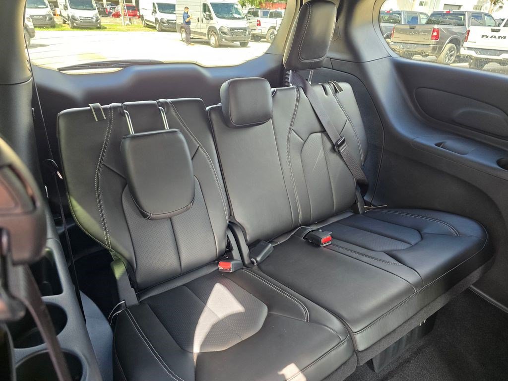 New 2026 Chrysler Voyager LX FWD image 32