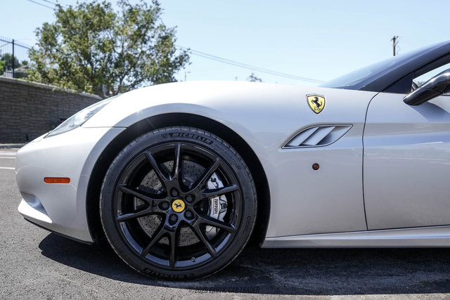 Used 2012 Ferrari California RWD image 4