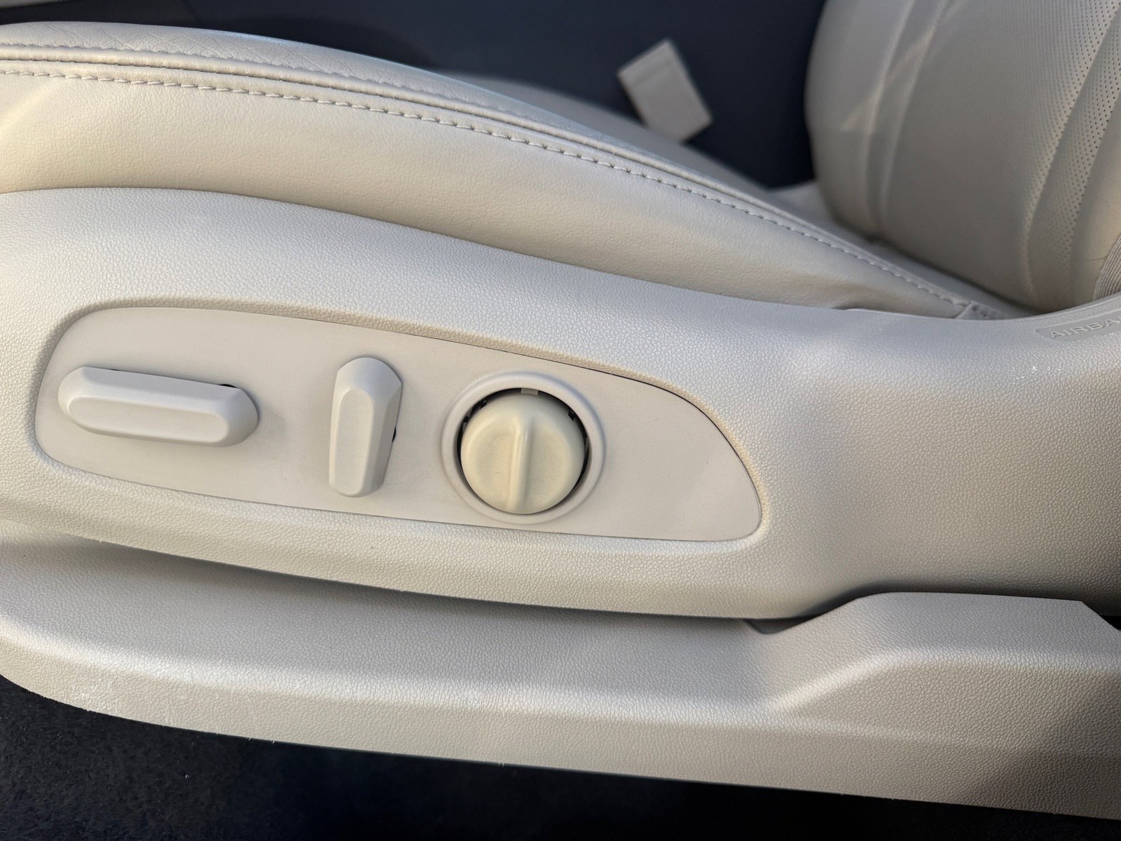 Used 2018 Buick Enclave Essence image 10