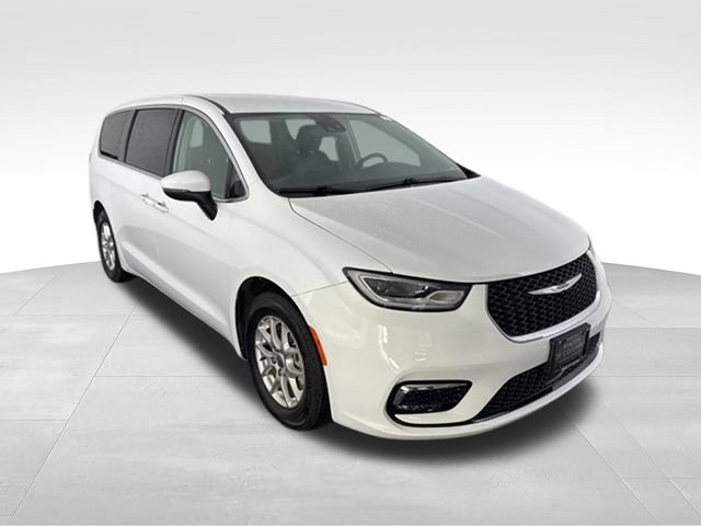 Used 2023 Chrysler Pacifica Touring-L