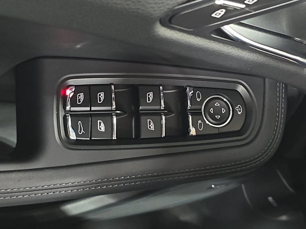 Certified 2026 Porsche Macan AWD/4WD image 21