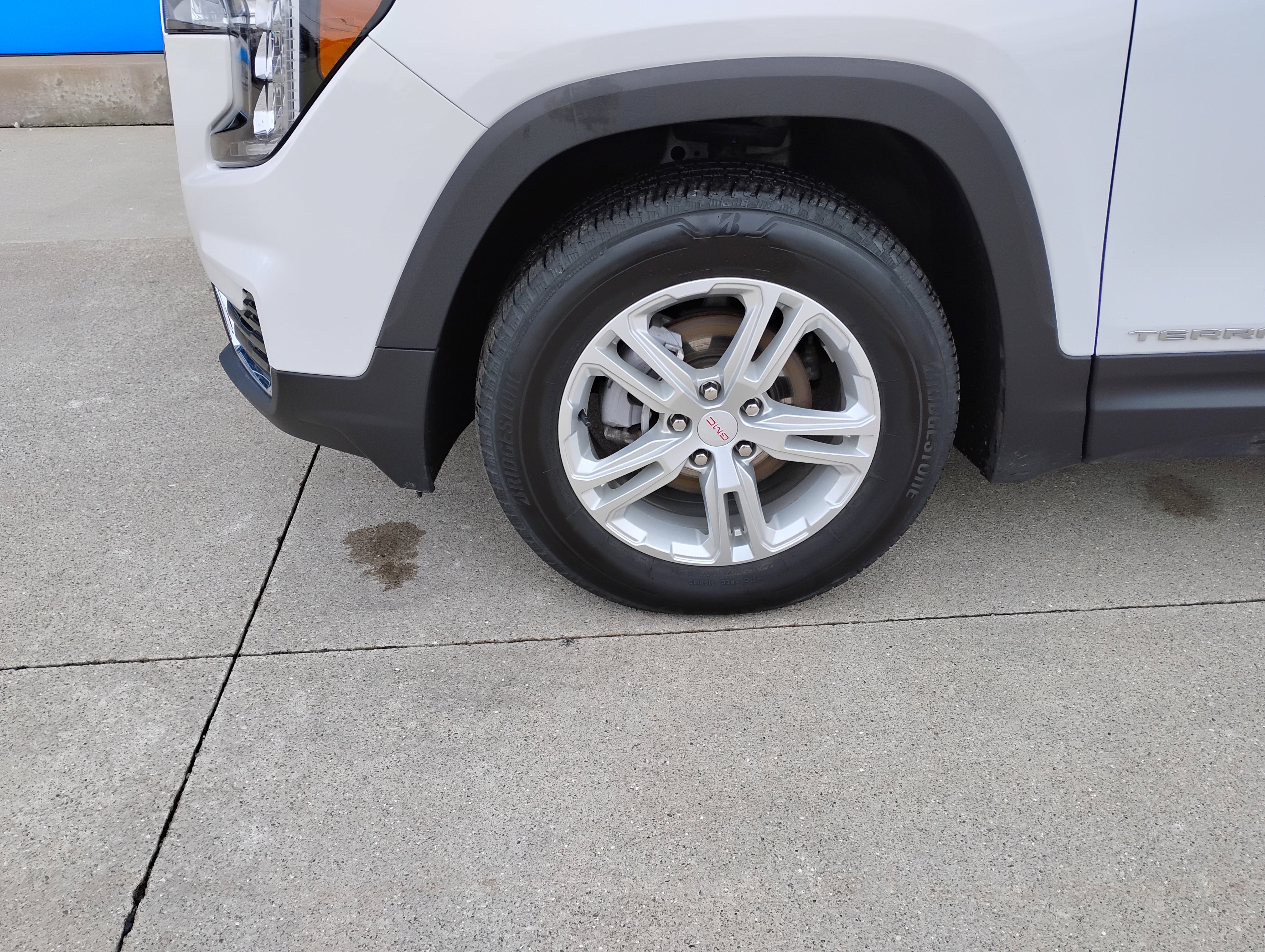 Used 2023 GMC Terrain SLE image 26