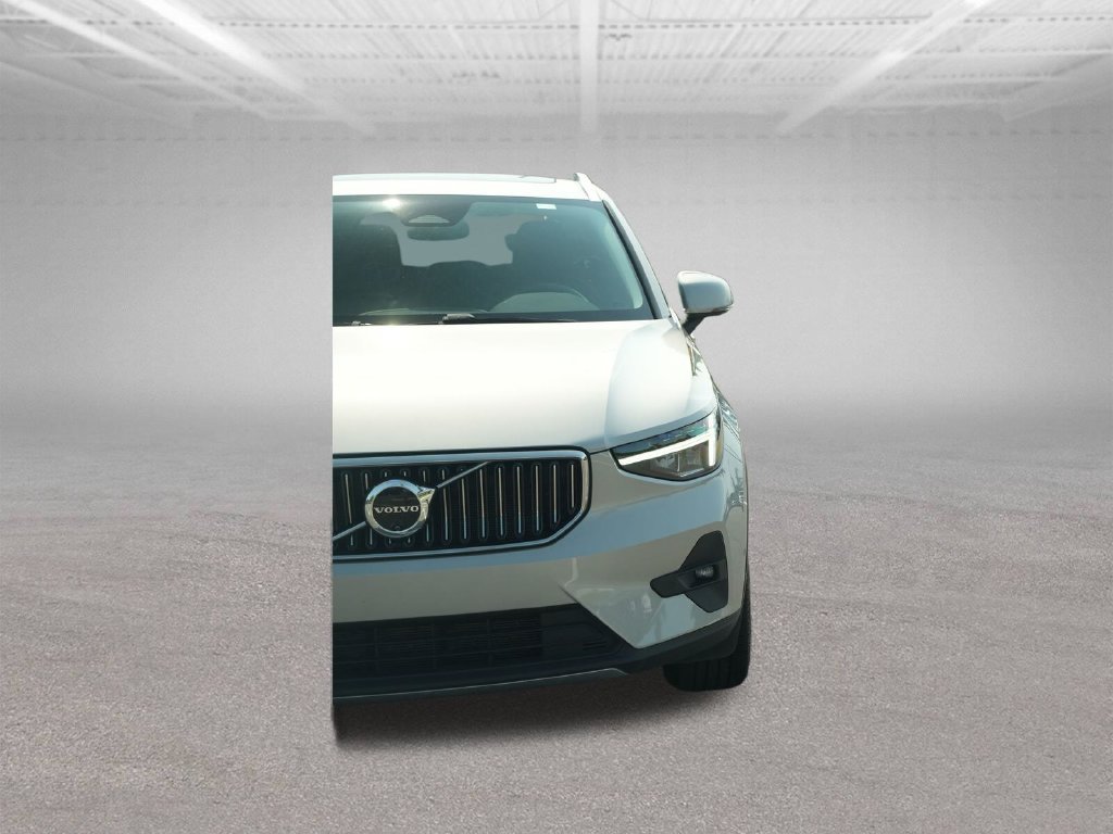 Used 2025 Volvo XC40 B5 Plus AWD/4WD image 43