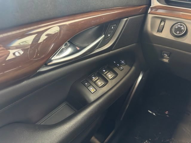 Used 2020 Cadillac Escalade Premium Luxury AWD/4WD image 37
