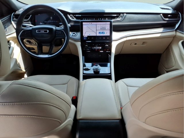 Used 2023 Jeep Grand Cherokee Limited w/ Luxury Tech Group II AWD/4WD image 21