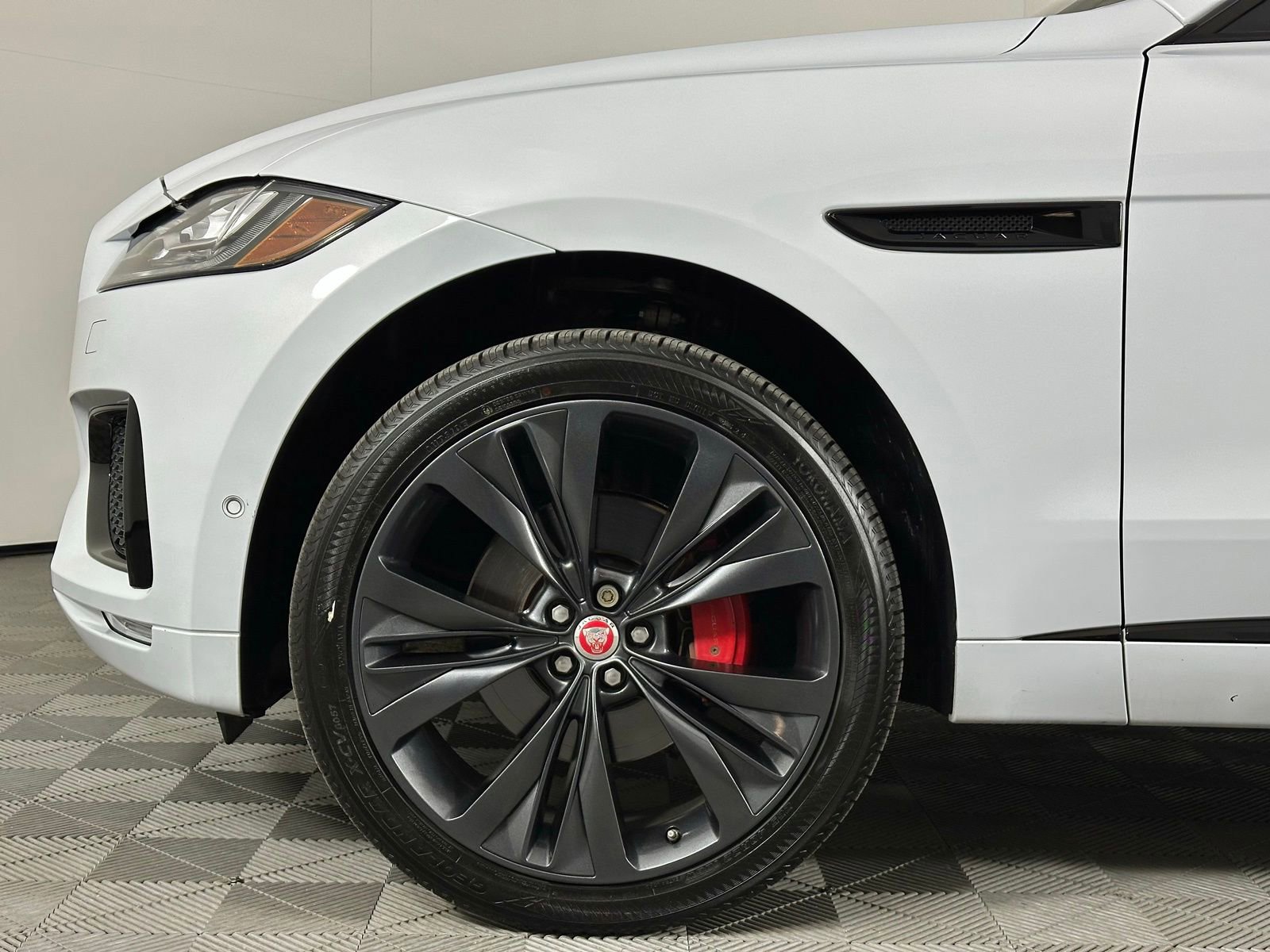 Used 2017 Jaguar F-PACE S image 8