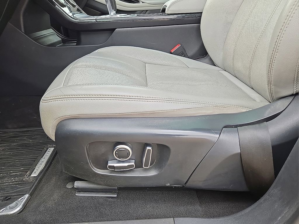 Used 2021 Land Rover Range Rover Evoque S image 24