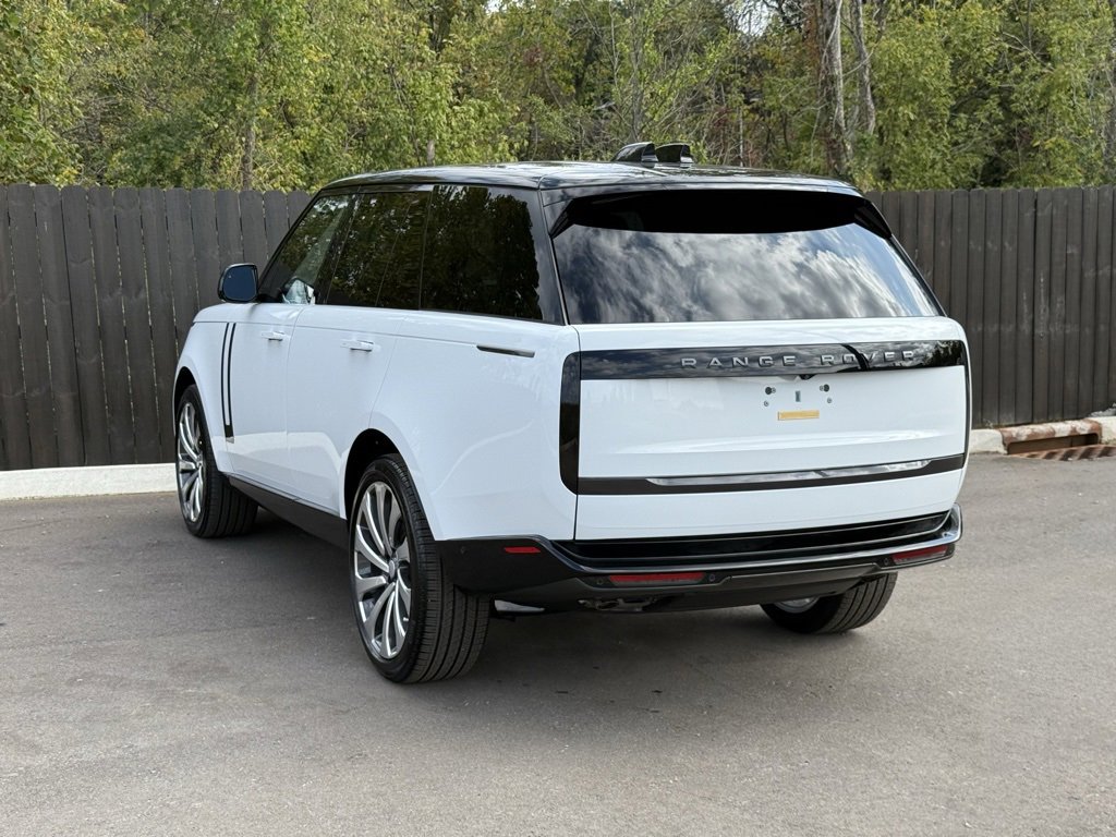 New 2025 Land Rover Range Rover SE image 3