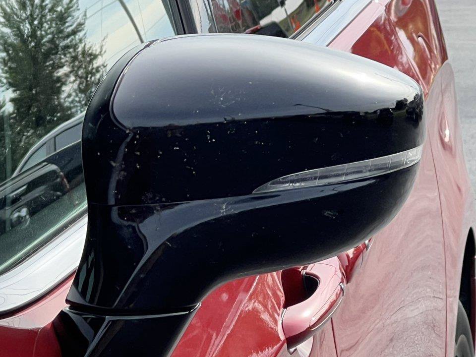 Used 2026 Chrysler Pacifica Limited FWD image 6