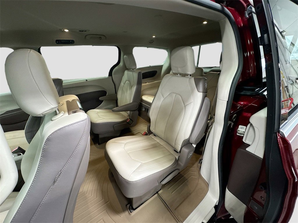Used 2019 Chrysler Pacifica Touring-L Plus image 24