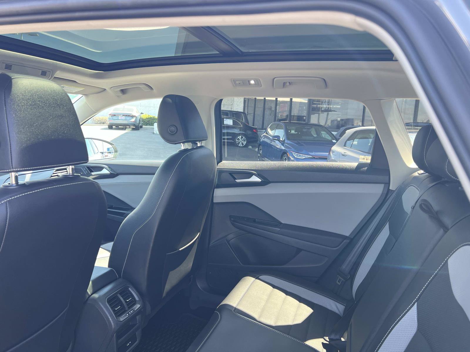 Certified 2022 Volkswagen Taos SEL FWD image 23