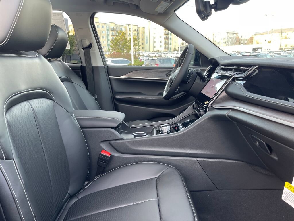 New 2024 Jeep Grand Cherokee Limited 4xe w/ Luxury Tech Group II image 12