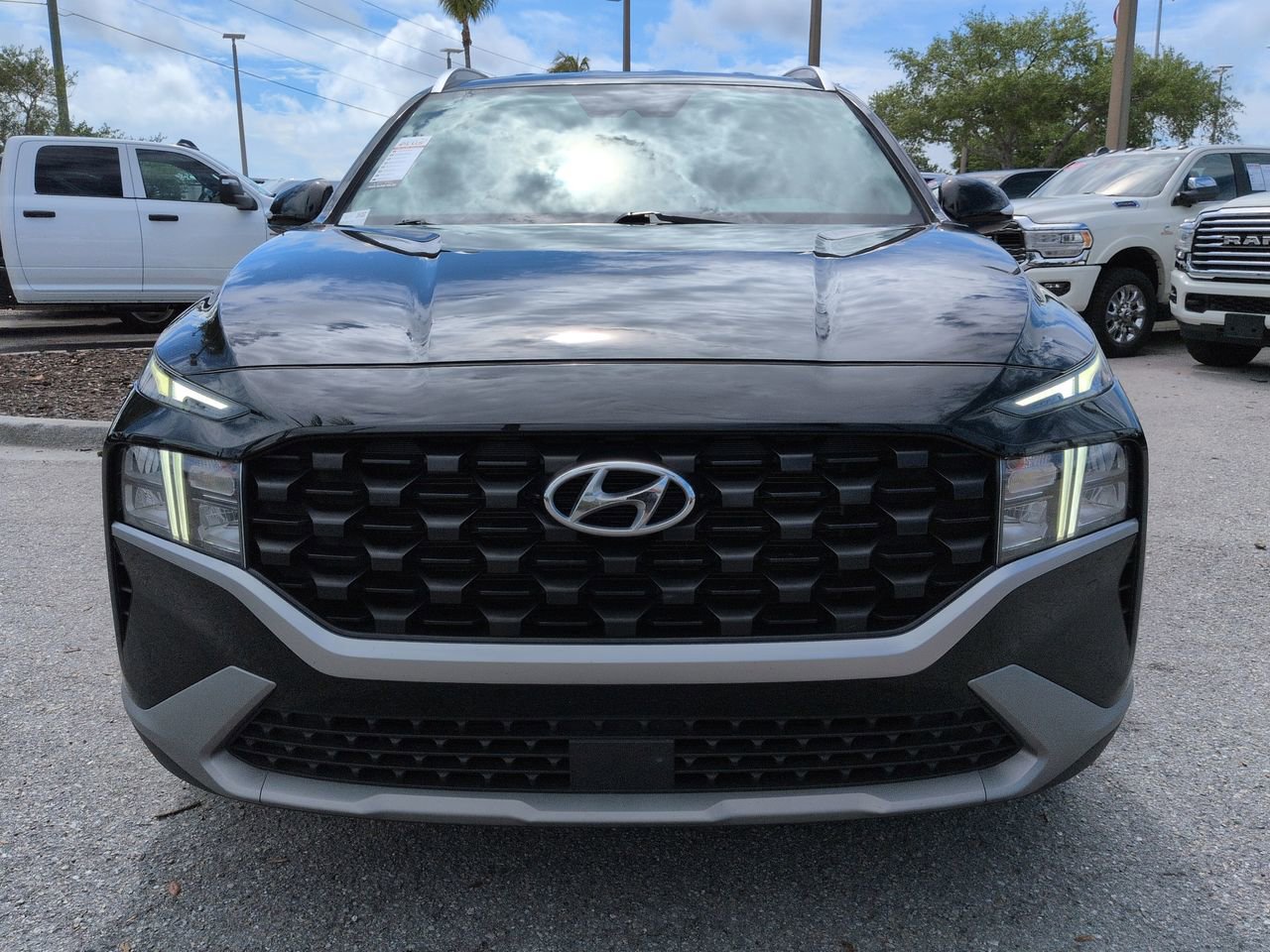 Used 2023 Hyundai Santa Fe SEL image 3