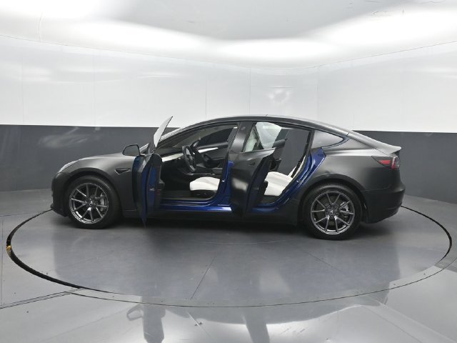 Used 2022 Tesla Model 3 Long Range AWD/4WD image 31