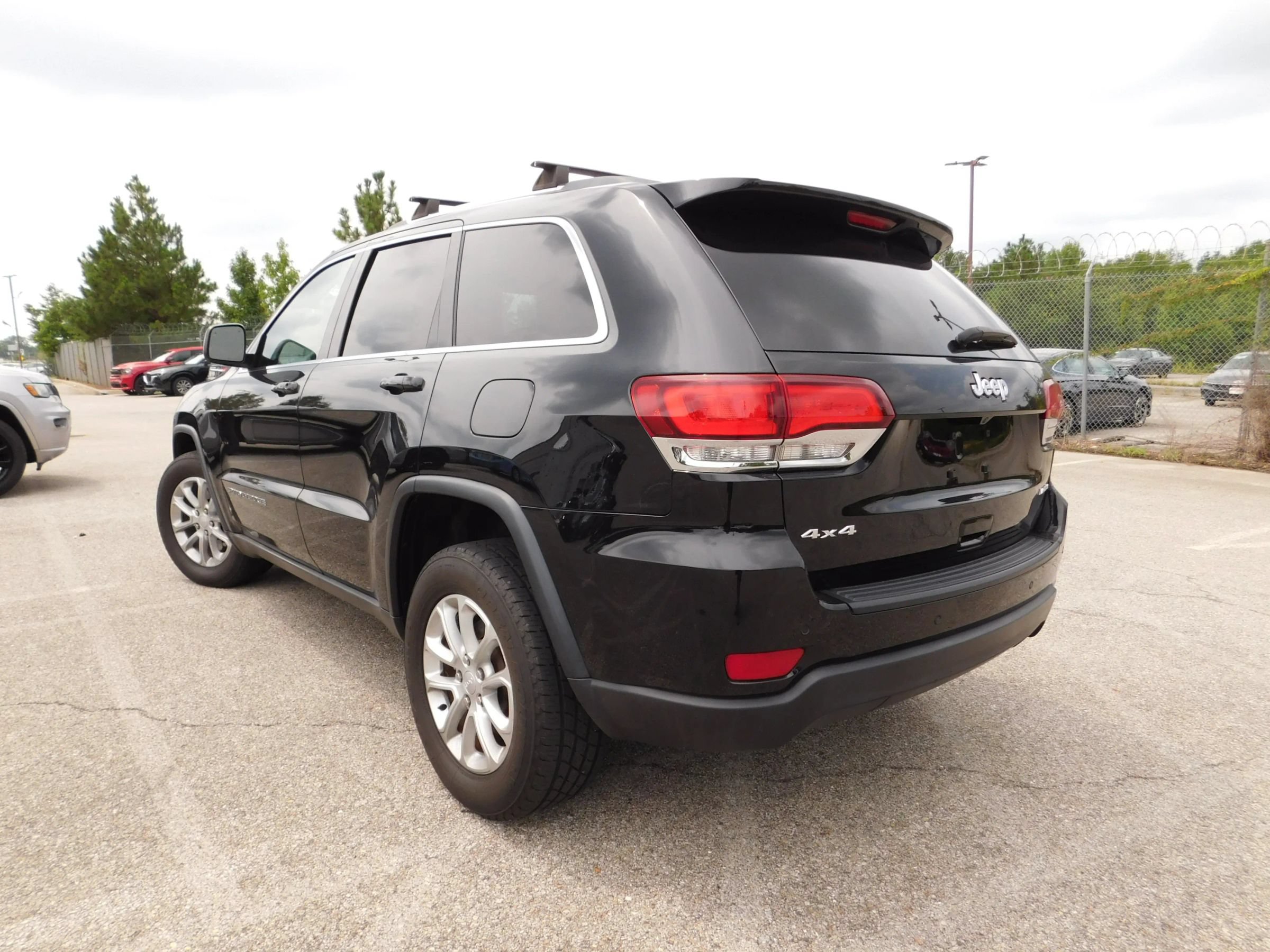 Used 2021 Jeep Grand Cherokee Laredo AWD/4WD image 7
