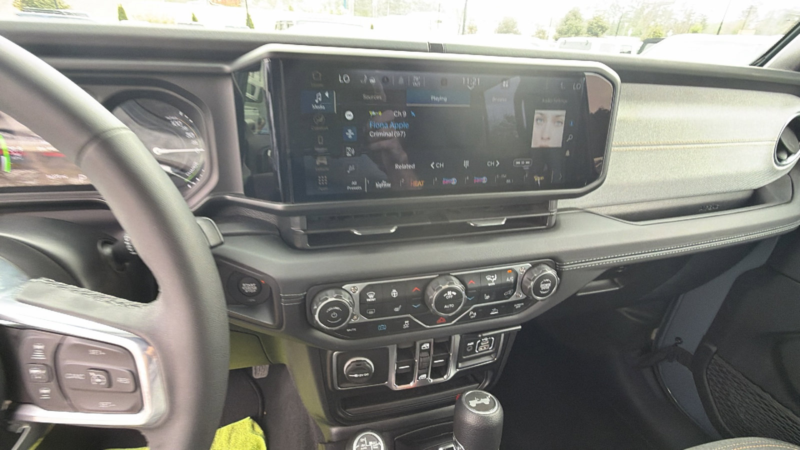 Used 2025 Jeep Wrangler Sahara w/ Safety Group image 31