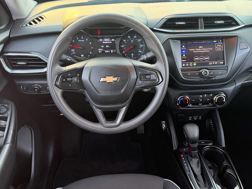 Used 2023 Chevrolet TrailBlazer LT FWD image 12