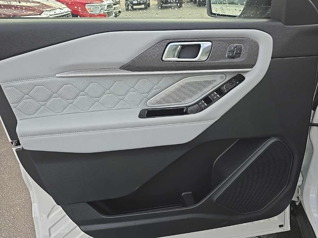 New 2026 Ford Explorer Platinum image 8