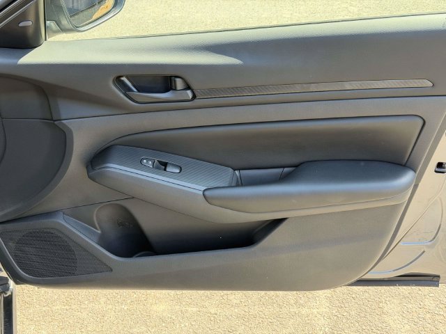 Used 2025 Nissan Altima 2.5 S FWD image 10
