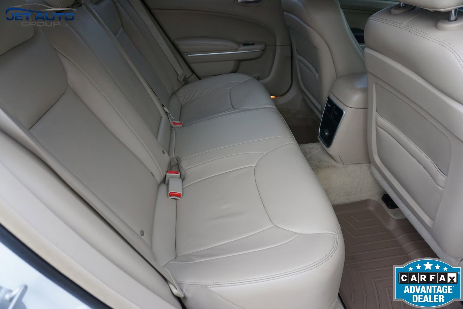 Used 2014 Chrysler 300 AWD w/ Driver Convenience Group image 21