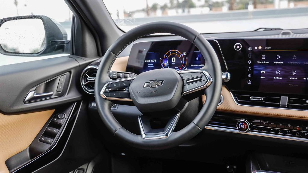 Used 2025 Chevrolet Equinox ACTIV w/ Safety and Technology Package FWD image 18