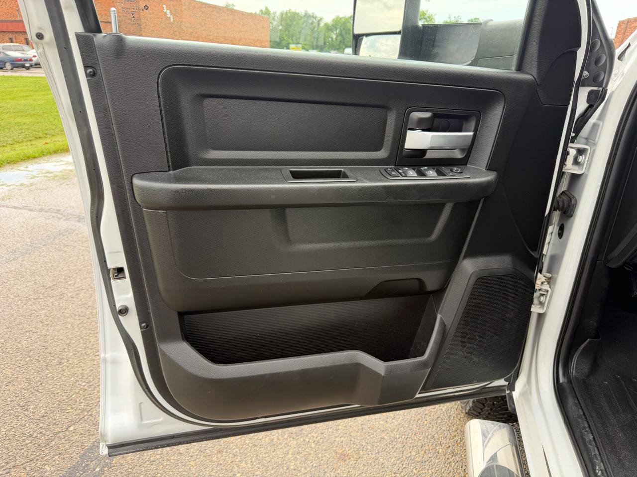 Used 2019 RAM 3500 Tradesman w/ Chrome Appearance Group AWD/4WD image 16