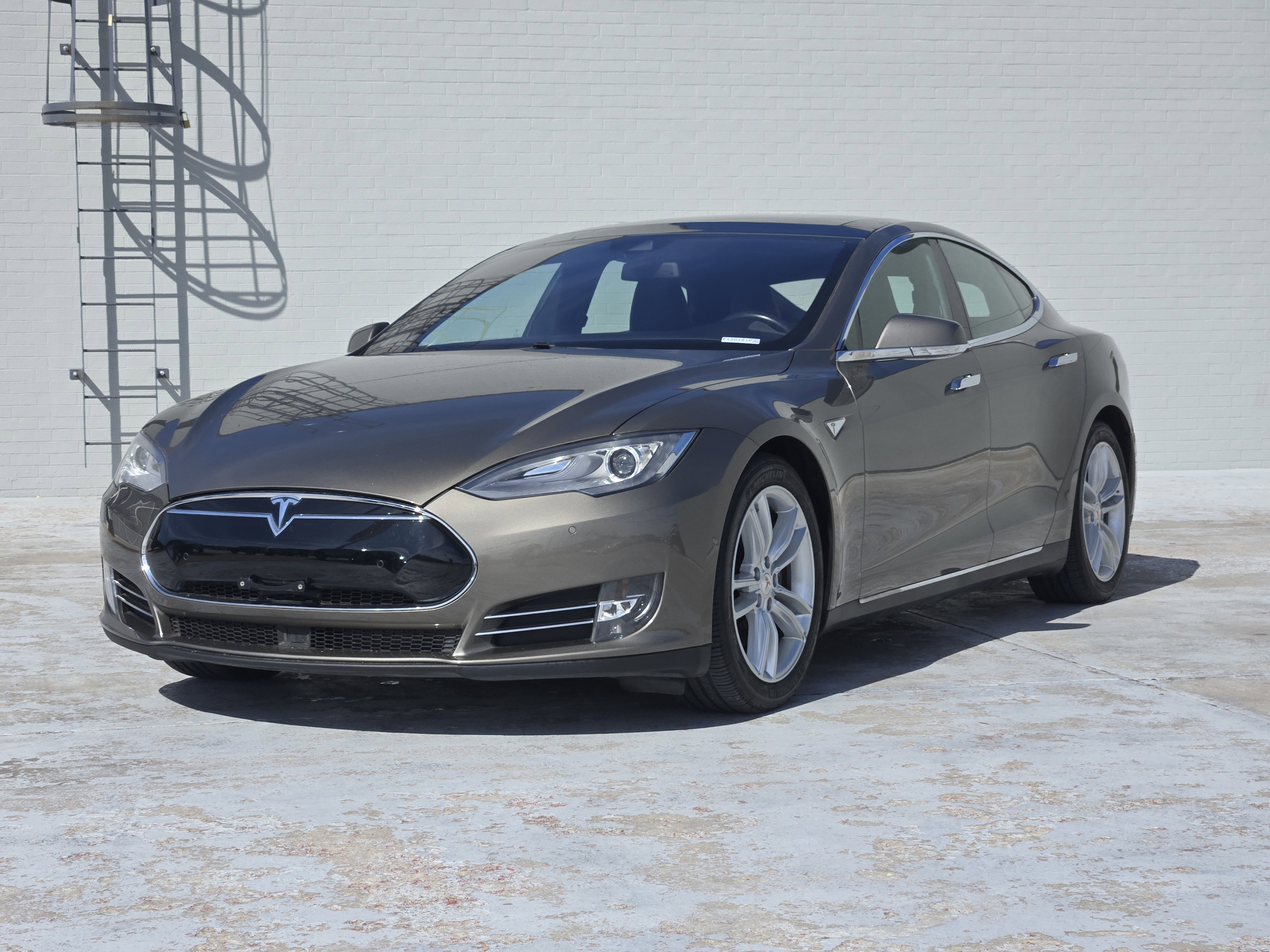 Used 2016 Tesla Model S 70 image 3