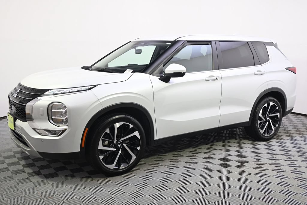 Used 2024 Mitsubishi Outlander SE AWD/4WD image 2