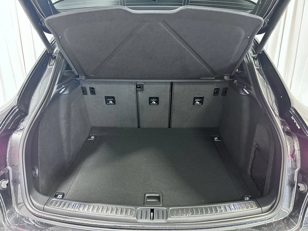Certified 2026 Porsche Macan AWD/4WD image 33