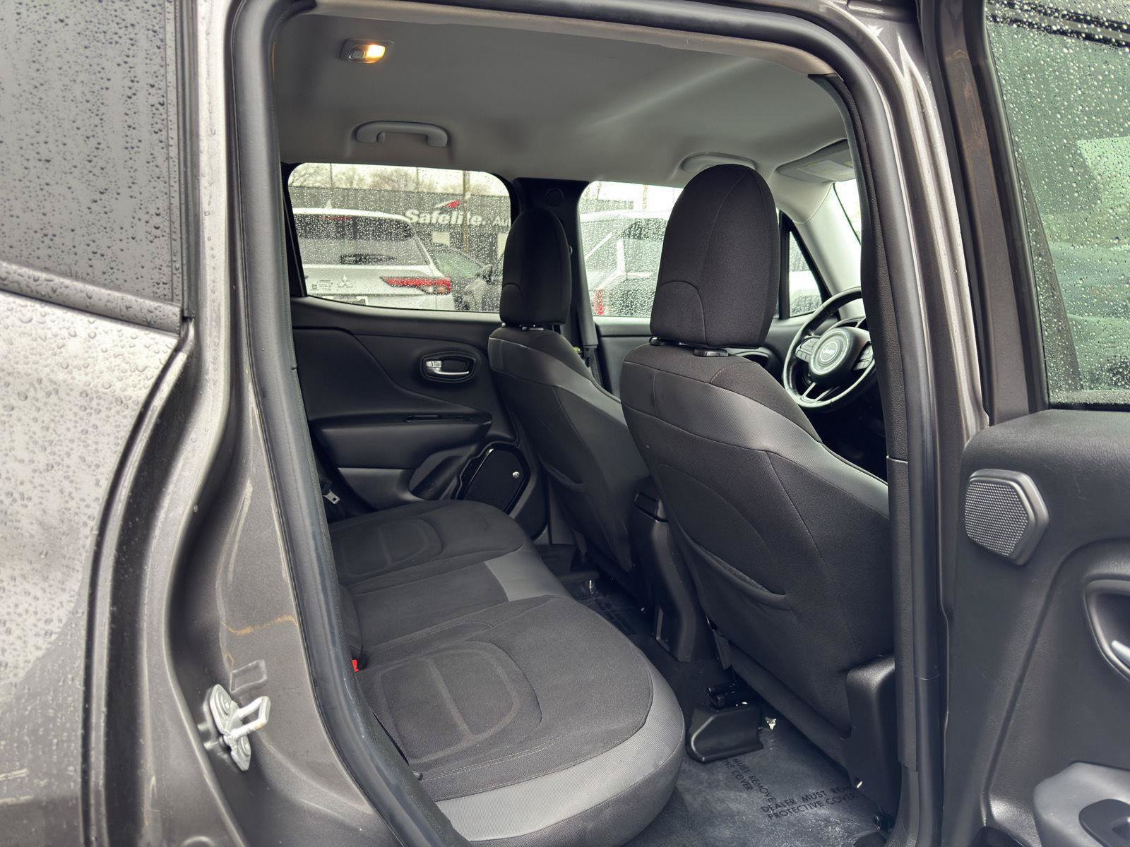 Used 2017 Jeep Renegade Altitude image 35
