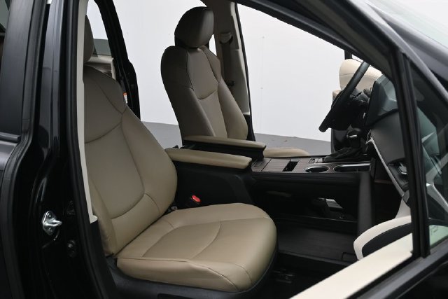 Used 2021 Toyota Sienna XLE FWD image 27