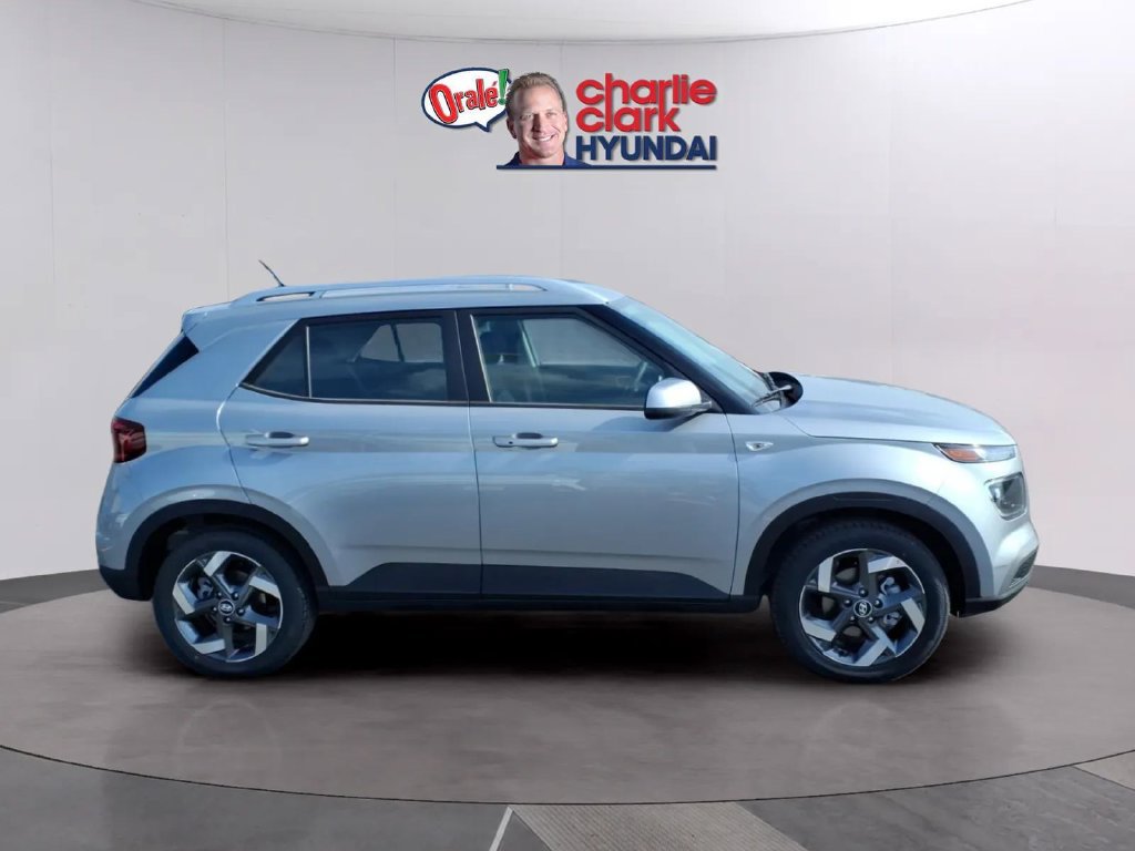 New 2026 Hyundai Venue SEL FWD image 6