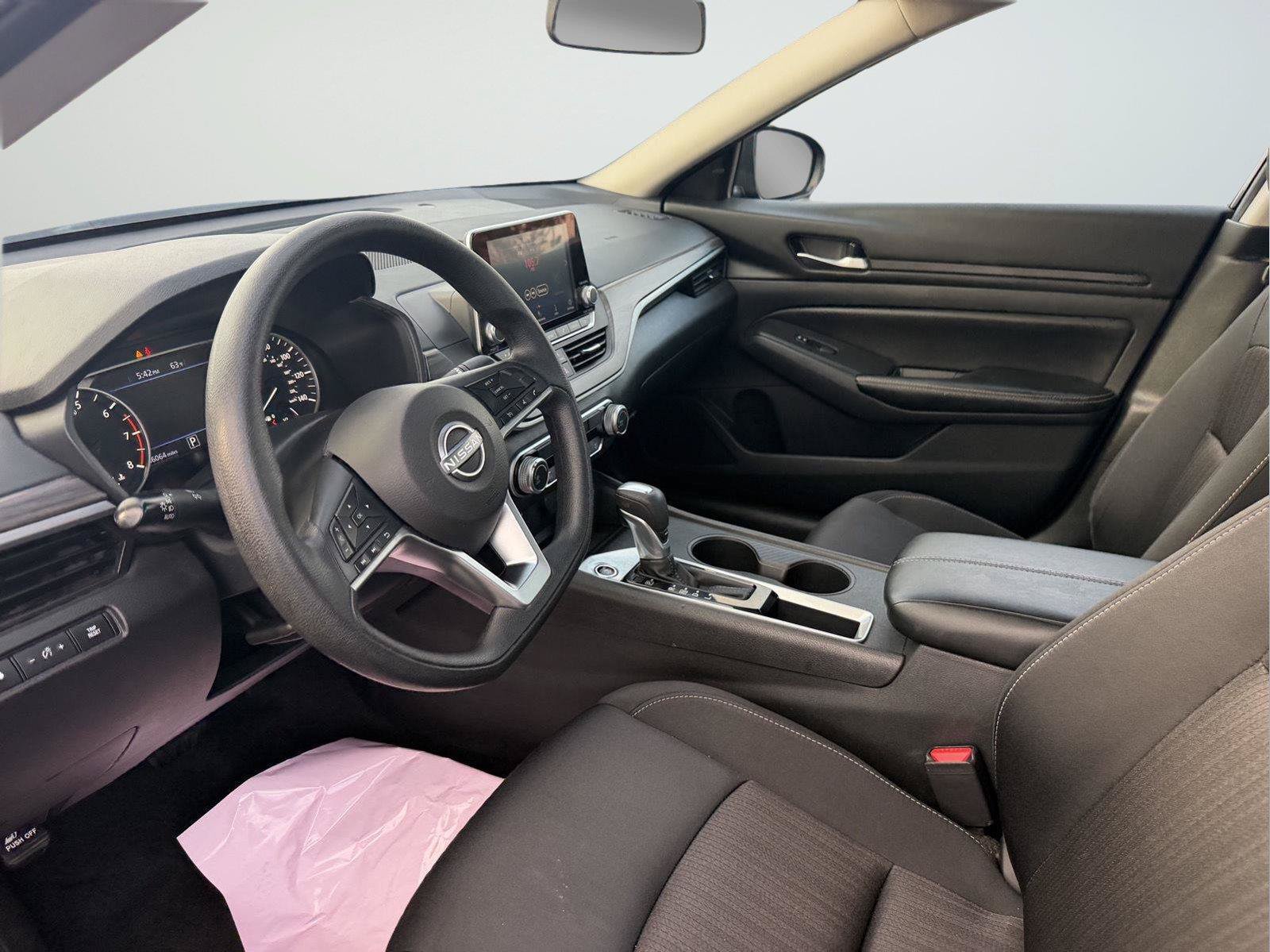Used 2025 Nissan Altima 2.5 SV FWD image 13