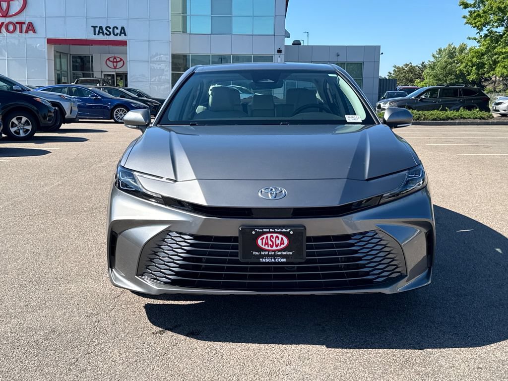 Used 2025 Toyota Camry XLE AWD/4WD image 2