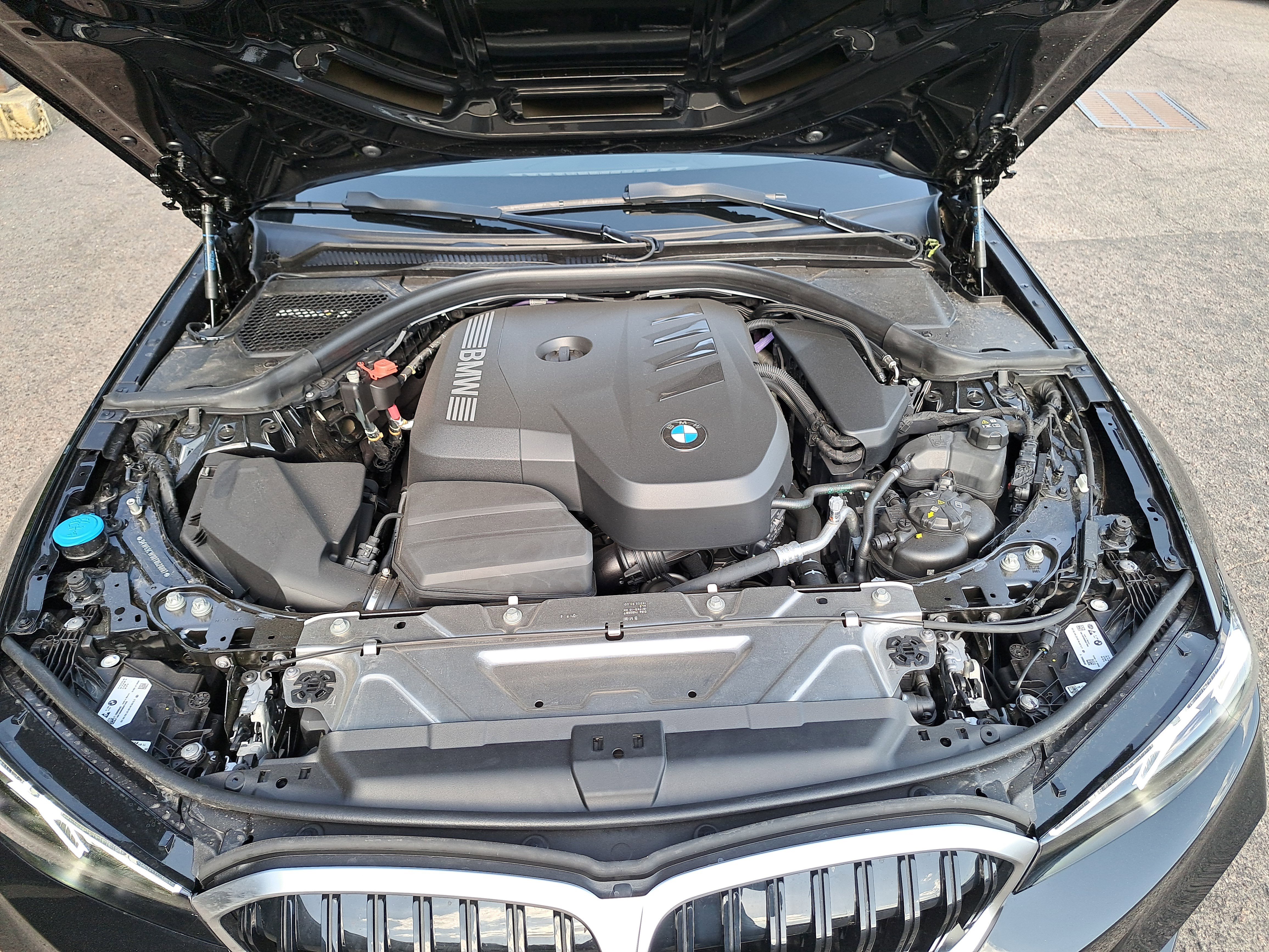 New 2026 BMW 330i Sedan w/ Premium Package RWD image 31