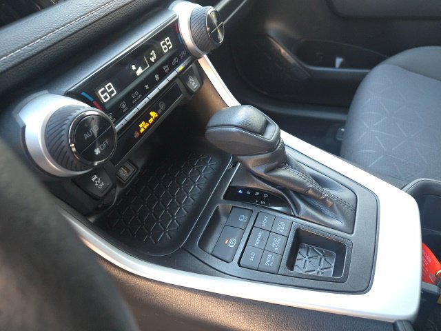 Used 2025 Toyota RAV4 XLE AWD/4WD image 25