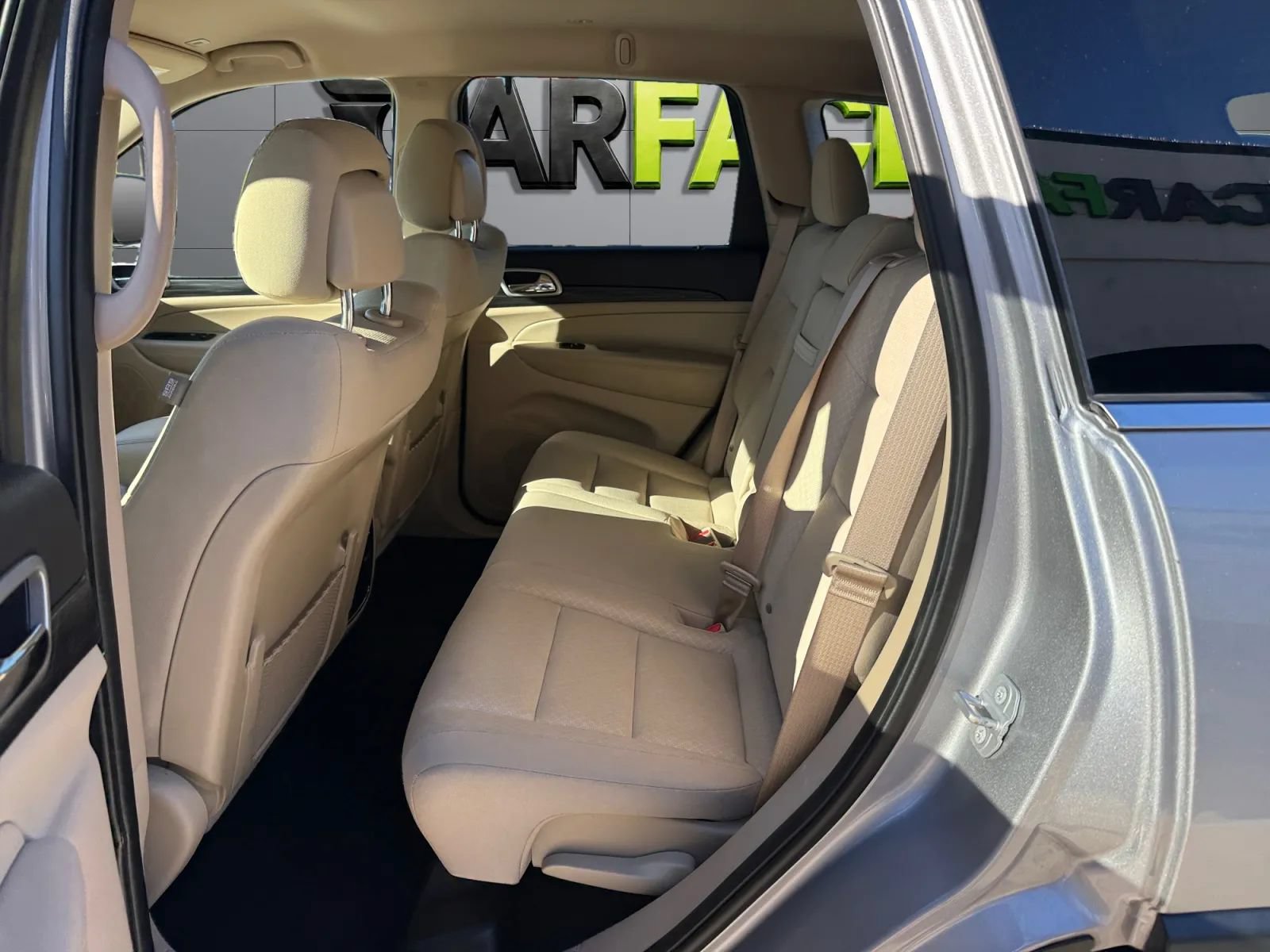 Used 2019 Jeep Grand Cherokee Laredo AWD/4WD image 19