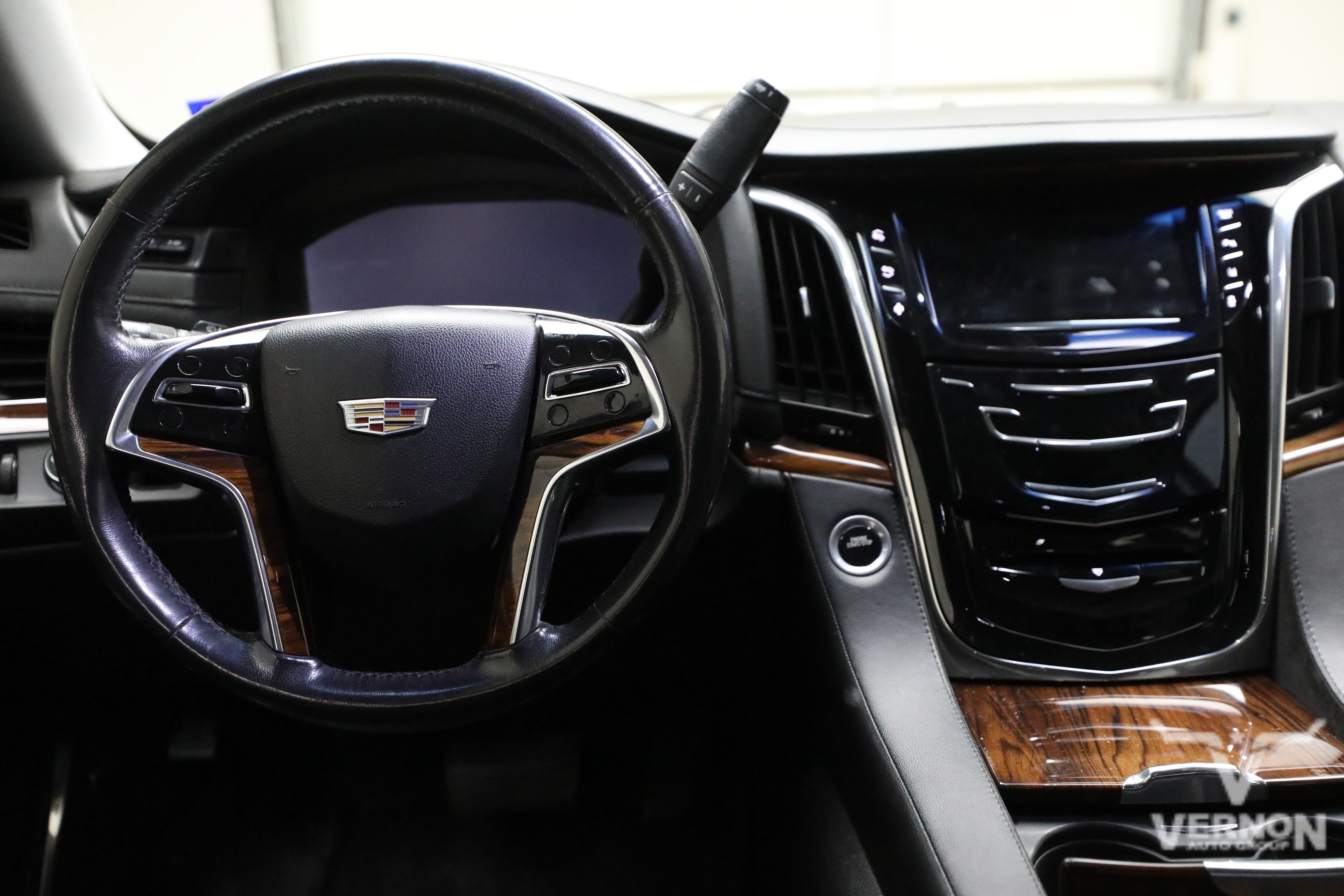 Used 2015 Cadillac Escalade ESV Luxury RWD image 8